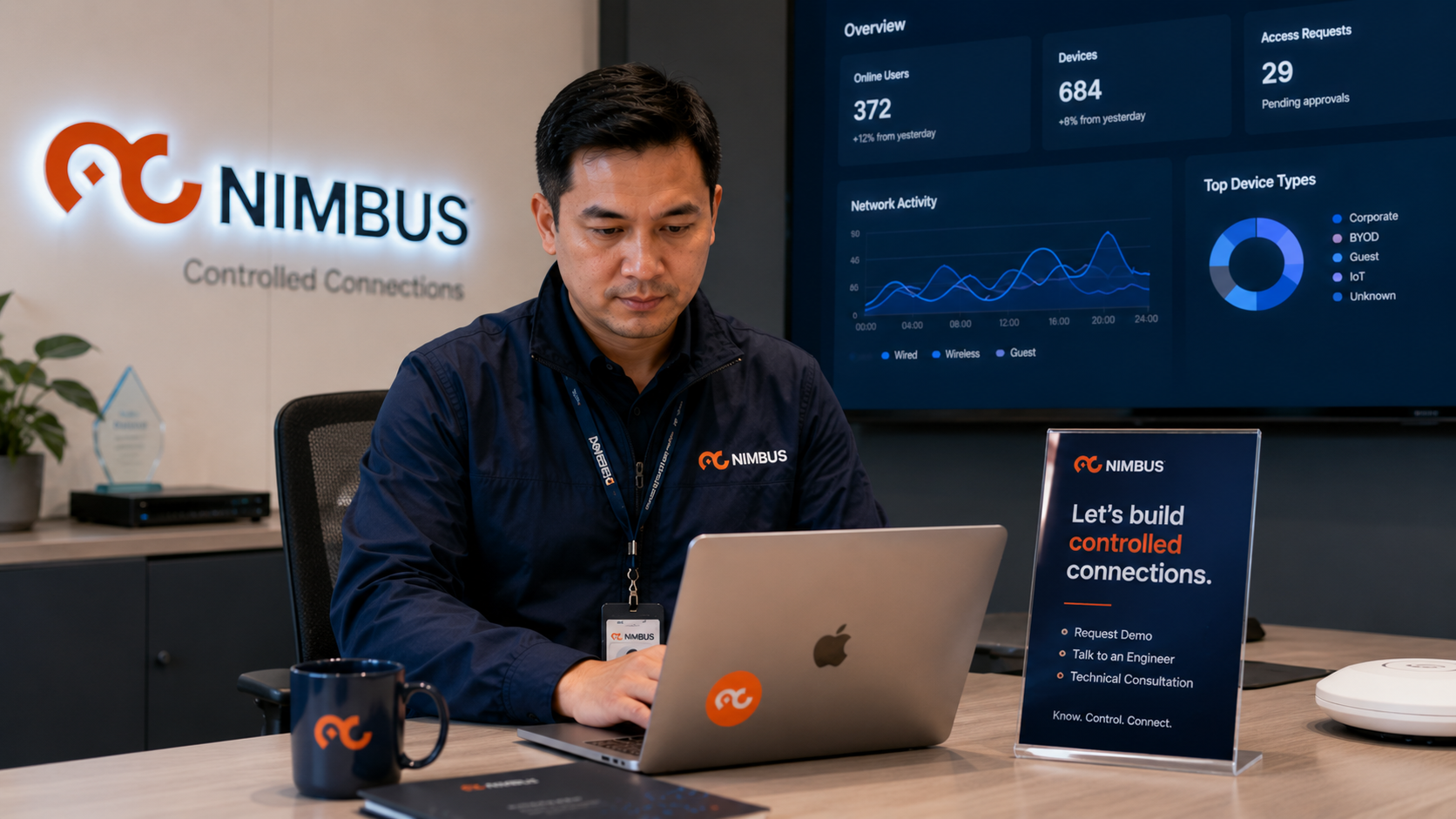 Tim Nimbus berdiskusi dengan pelanggan mengenai kebutuhan solusi enterprise technology